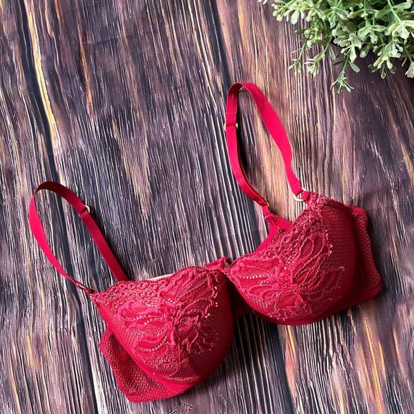 Victoria's Secret Other - Victoria’s Secret 🍒 red lace Very Sexy push-up bra 34D